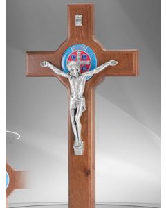 Cruz de San Benito en madera
